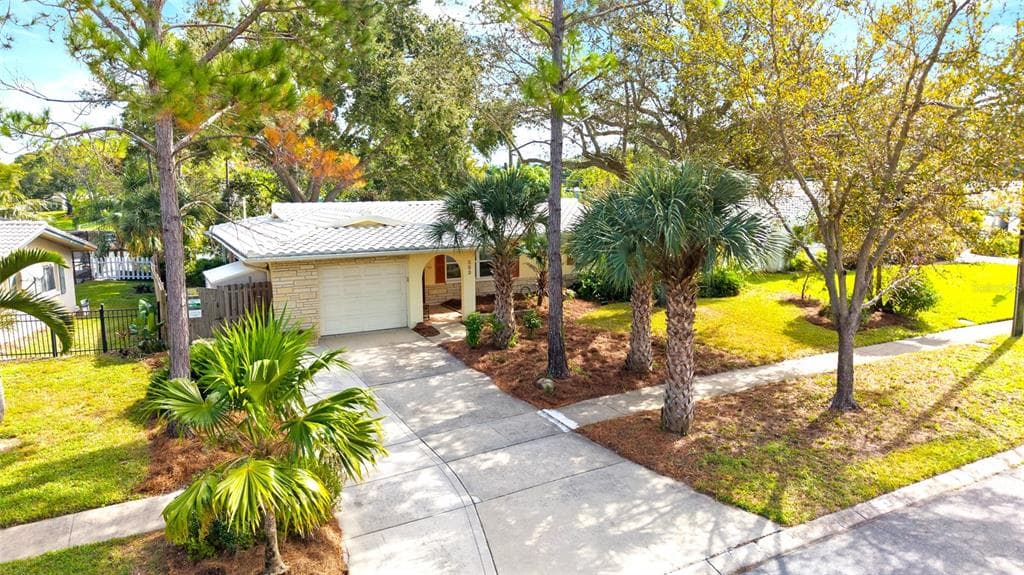 563 GERSHWIN DRIVE LARGO, FL 33771