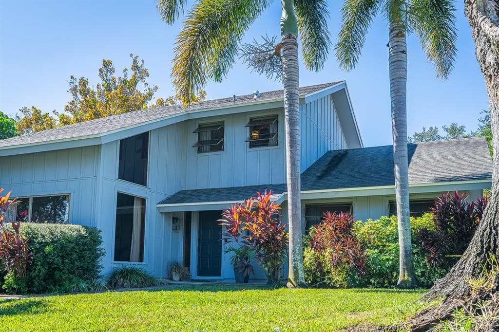 2558 KNOTTY PINE WAY CLEARWATER, FL 33761