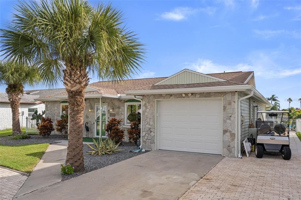 15606 DONZI DRIVE HUDSON, FL 34667