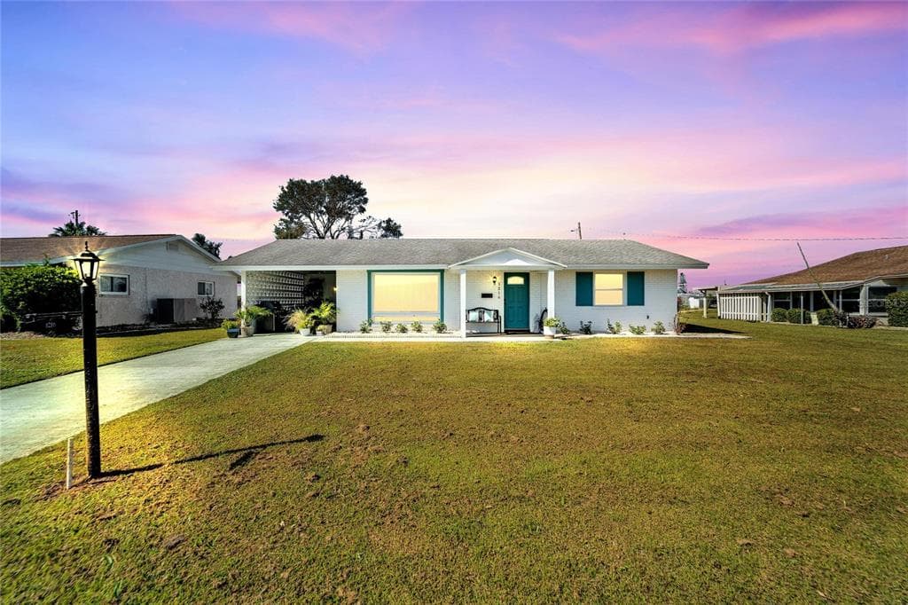 1216 HACIENDA DRIVE SUN CITY CENTER, FL 33573