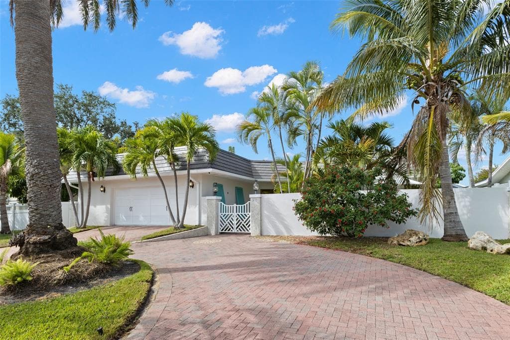 422 3RD AVENUE N TIERRA VERDE, FL 33715