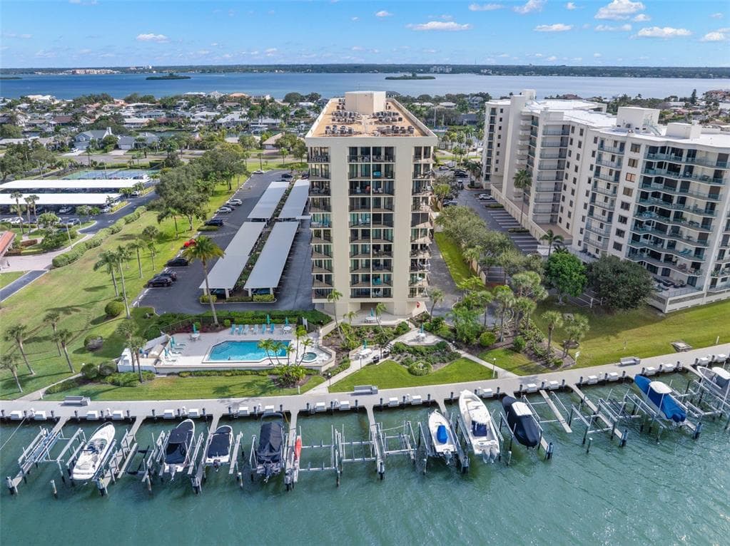 690 ISLAND WAY UNIT 203 CLEARWATER BEACH, FL 33767