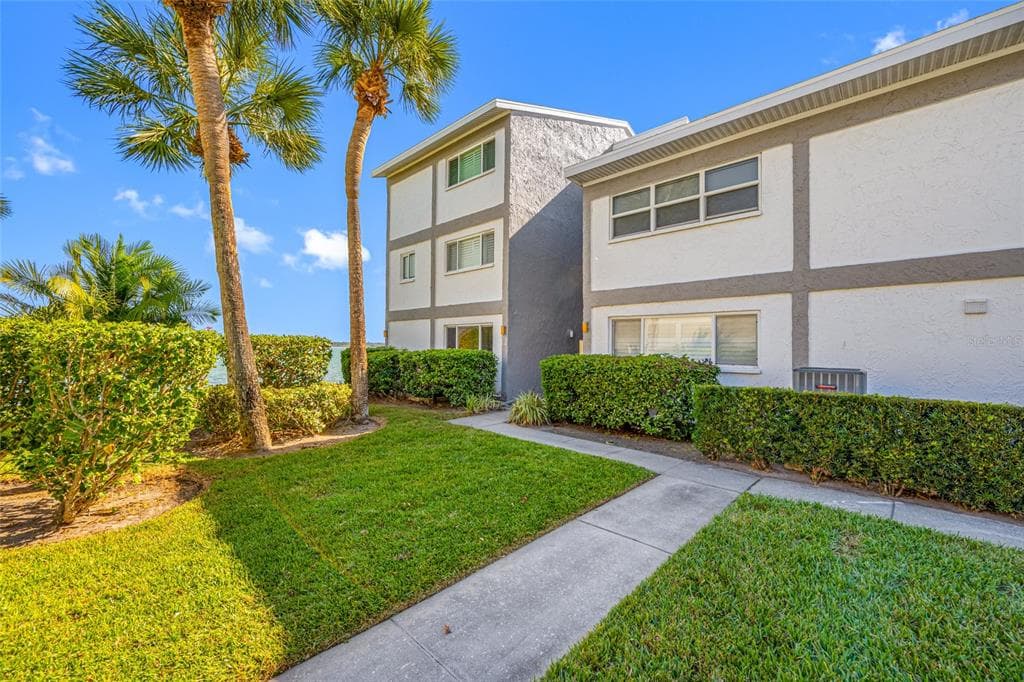 1351 GULF BOULEVARD UNIT 116 CLEARWATER BEACH, FL 33767