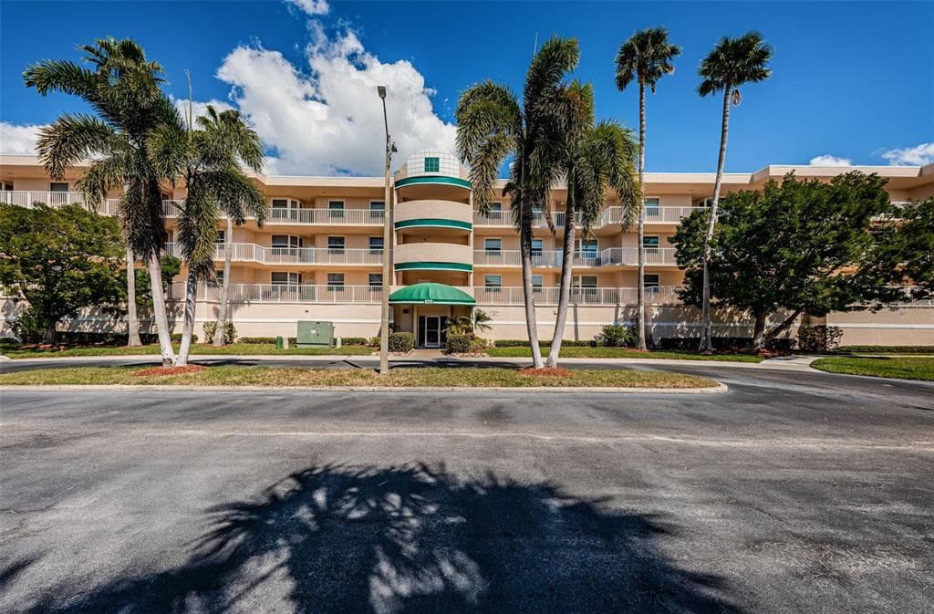 6315 SHORELINE DRIVE UNIT 3305 MADEIRA BEACH, FL 33708