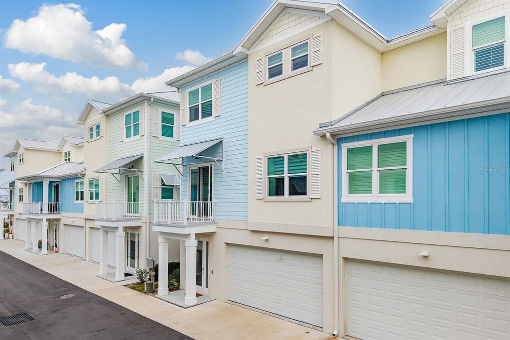 833 OAK BEND LANE DUNEDIN, FL 34698