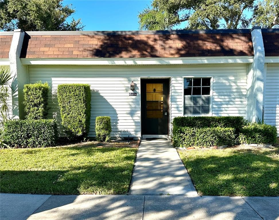 13719 MISSION OAKS BOULEVARD SEMINOLE, FL 33776