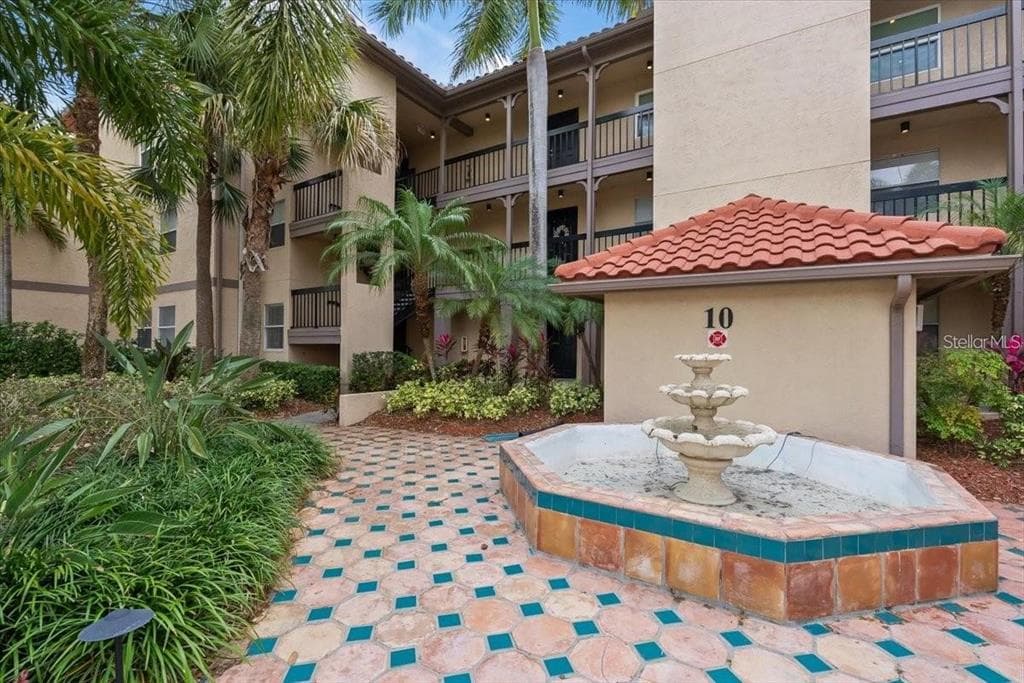 2400 FEATHER SOUND DRIVE UNIT 1012 CLEARWATER, FL 33762