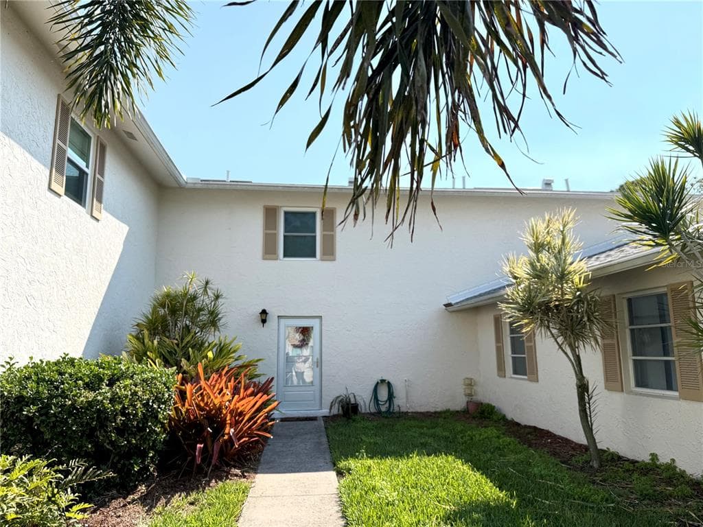 3281 38TH WAY S UNIT B ST PETERSBURG, FL 33711
