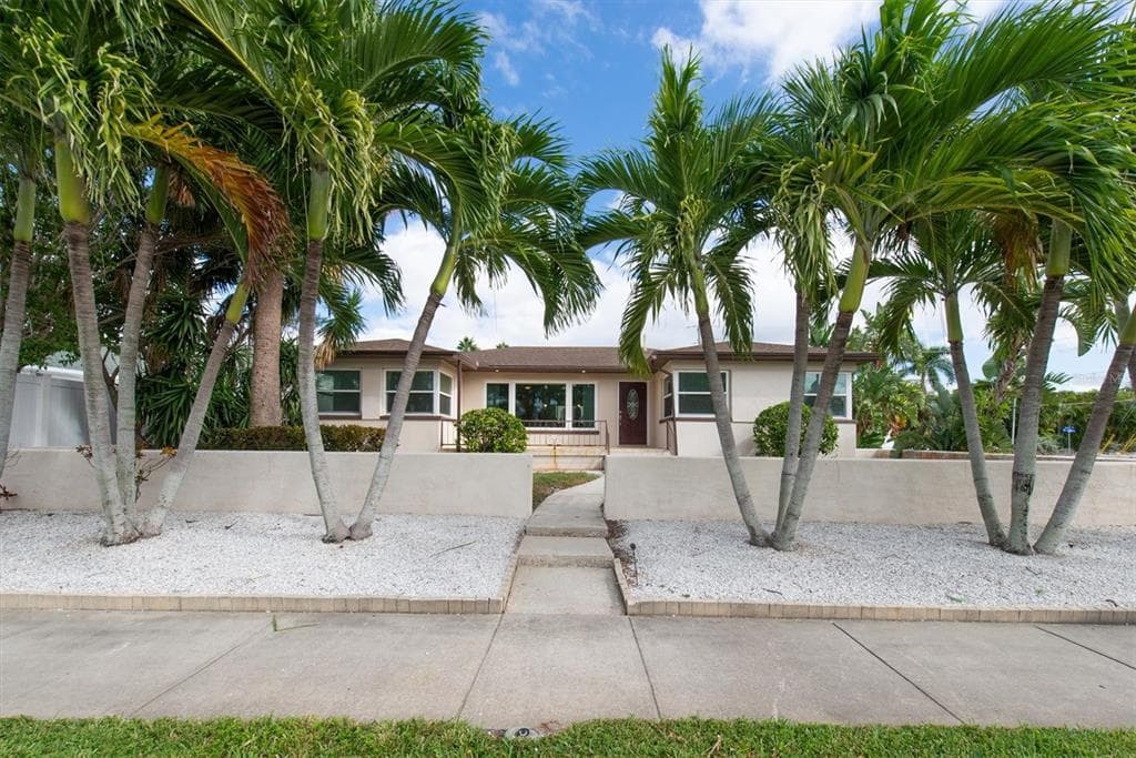 907 NARCISSUS AVENUE CLEARWATER, FL 33767