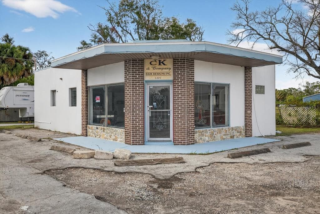 1201 N PINELLAS AVENUE TARPON SPRINGS, FL 34689