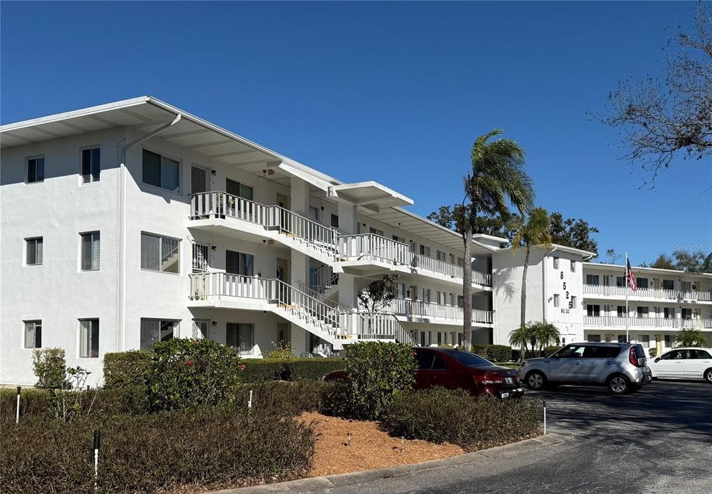 8454 111TH STREET UNIT 205 SEMINOLE, FL 33772