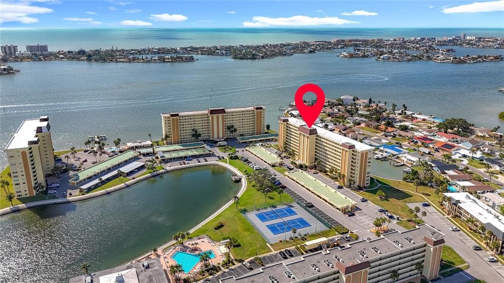 4725 COVE CIRCLE UNIT 810 ST PETERSBURG, FL 33708
