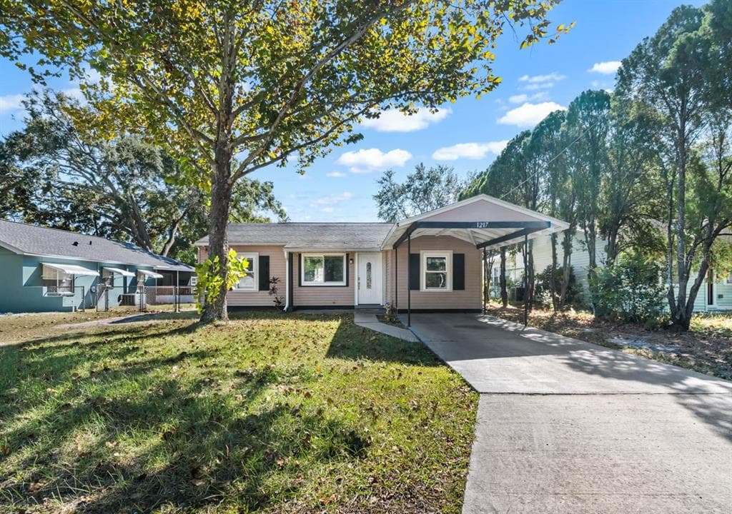 1217 LAMBRIGHT STREET TAMPA, FL 33604