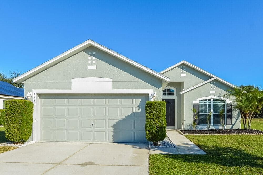 242 PINE SHADOW LANE AUBURNDALE, FL 33823