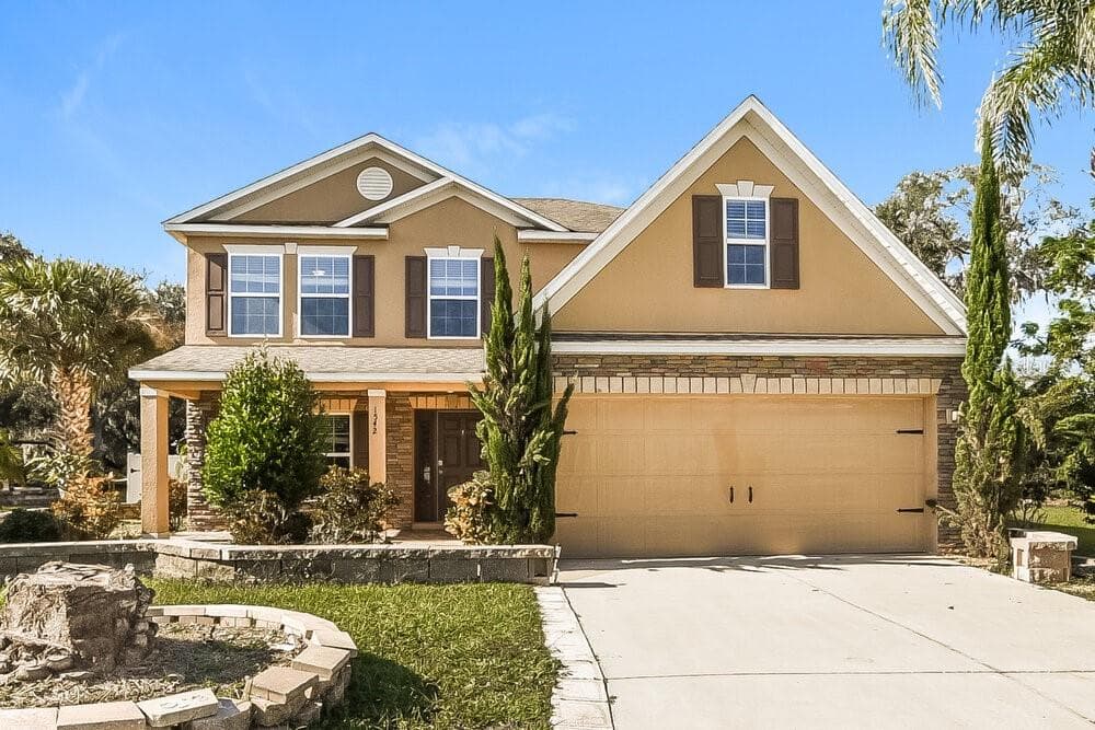 1542 STERNS DRIVE LEESBURG, FL 34748