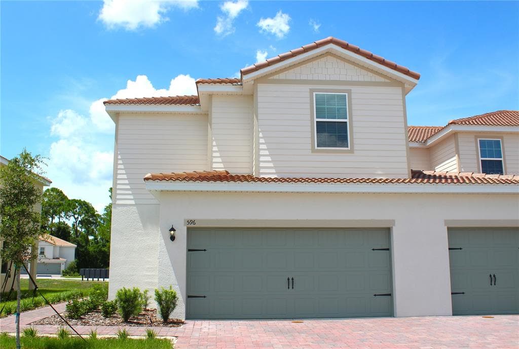 596 BAY LEAF DRIVE POINCIANA, FL 34759