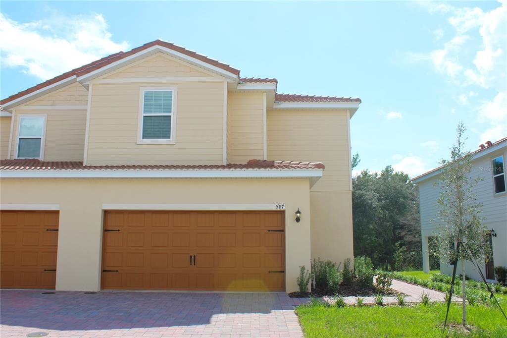 587 BAY LEAF DRIVE POINCIANA, FL 34759