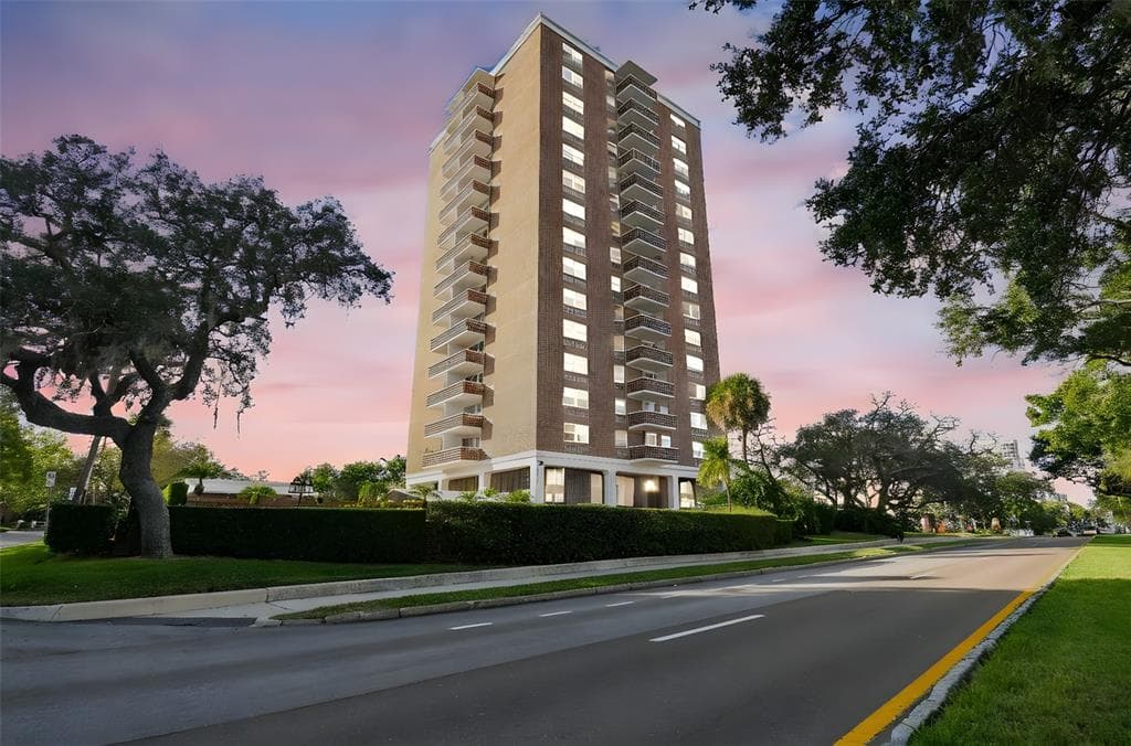 4015 BAYSHORE BOULEVARD UNIT 14E TAMPA, FL 33611