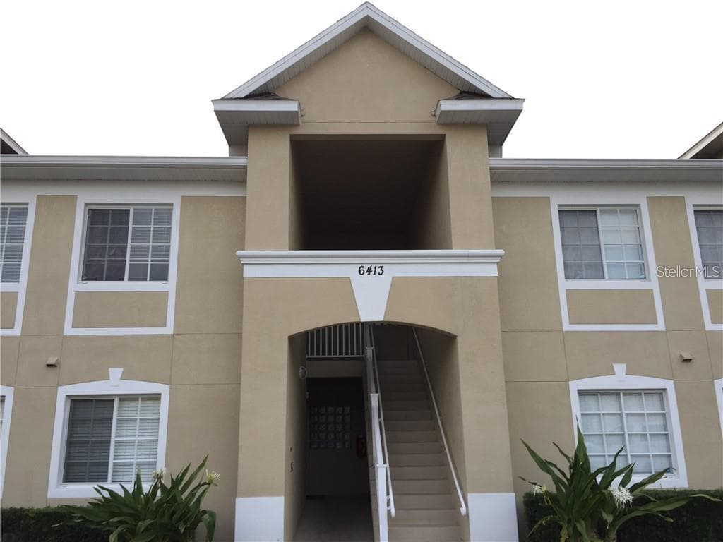 6413 HOLLYDALE PLACE UNIT 201 RIVERVIEW, FL 33578