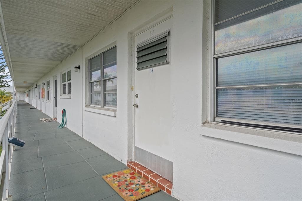 5875 18TH STREET N UNIT 19 ST PETERSBURG, FL 33714