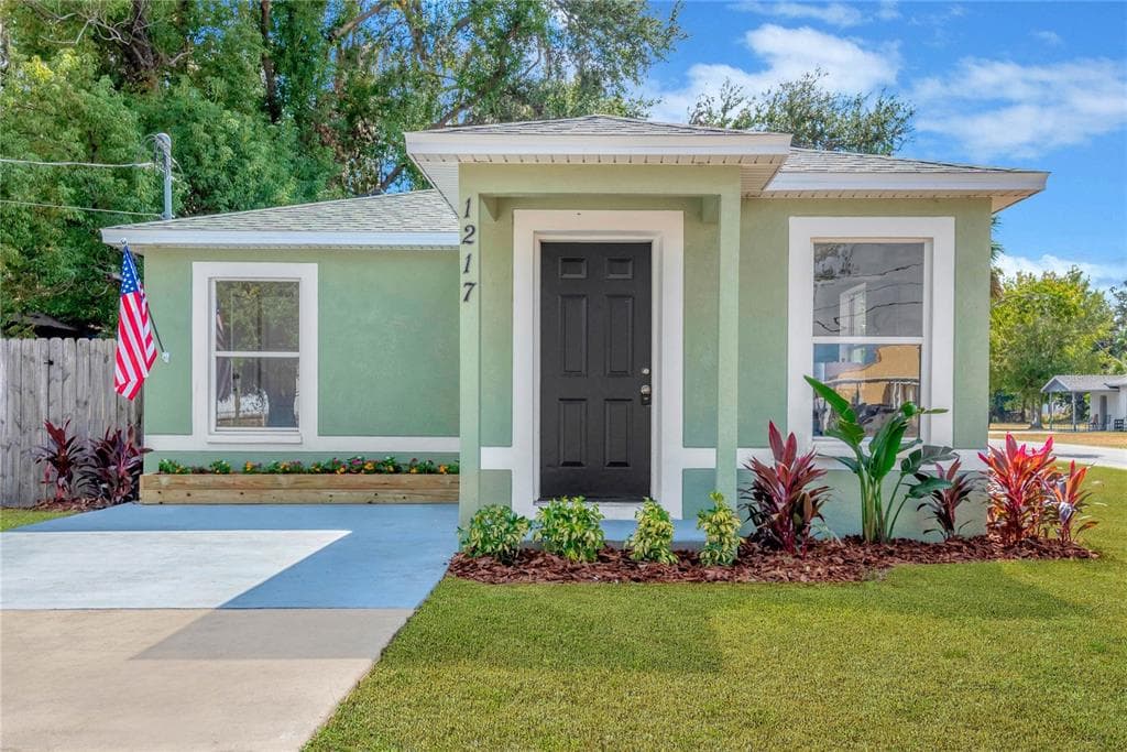 1217 W BALL STREET PLANT CITY, FL 33563