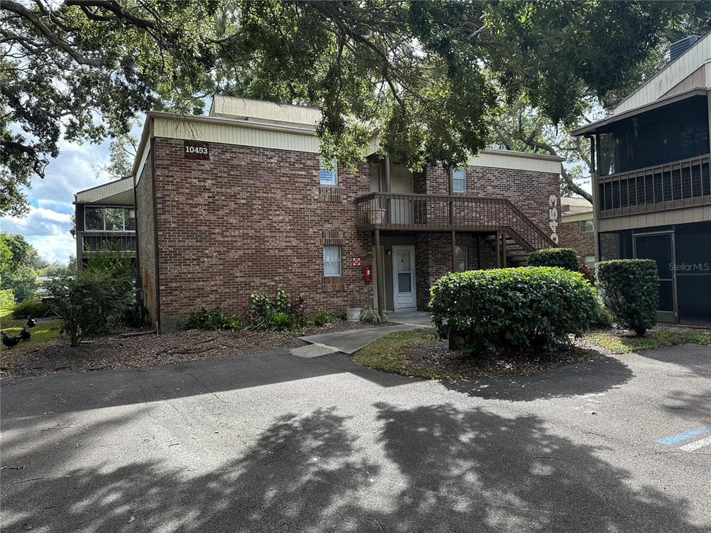 10453 CARROLLBROOK CIRCLE UNIT 122 TAMPA, FL 33618