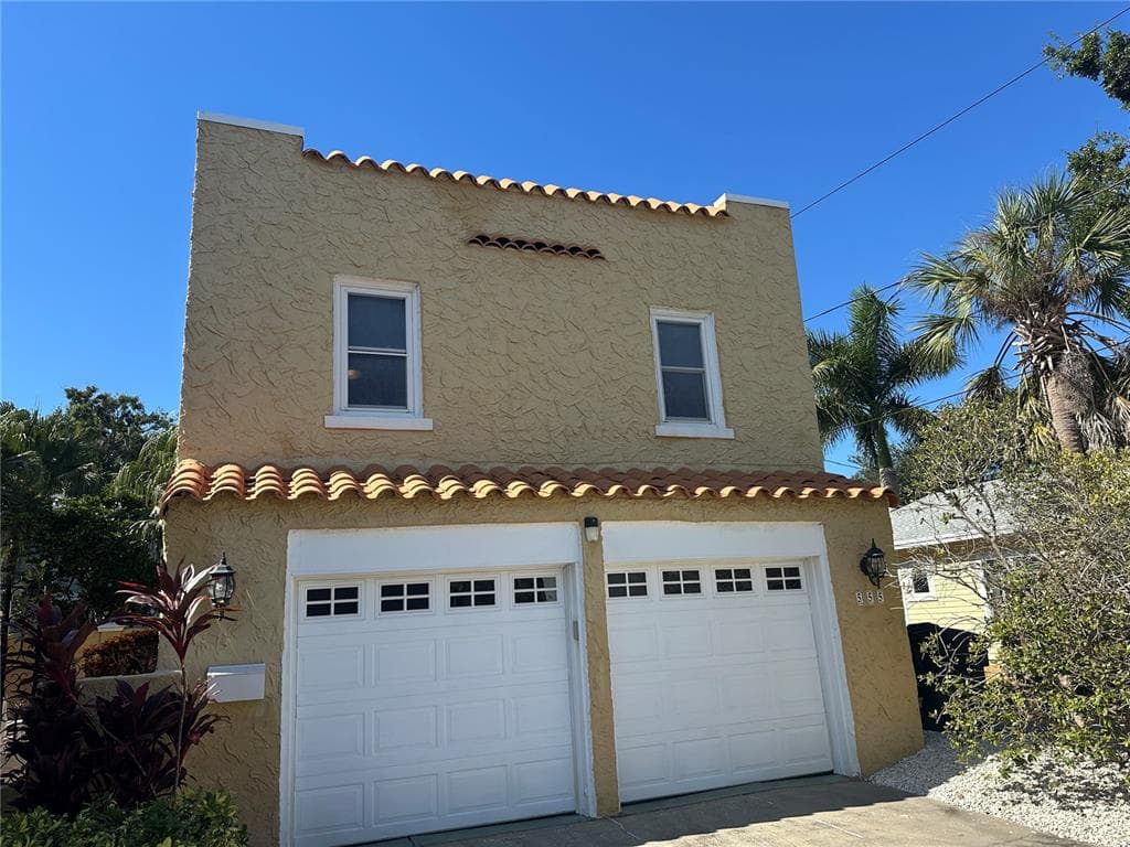 555 16TH AVENUE NE UNIT 1/2 ST PETERSBURG, FL 33704