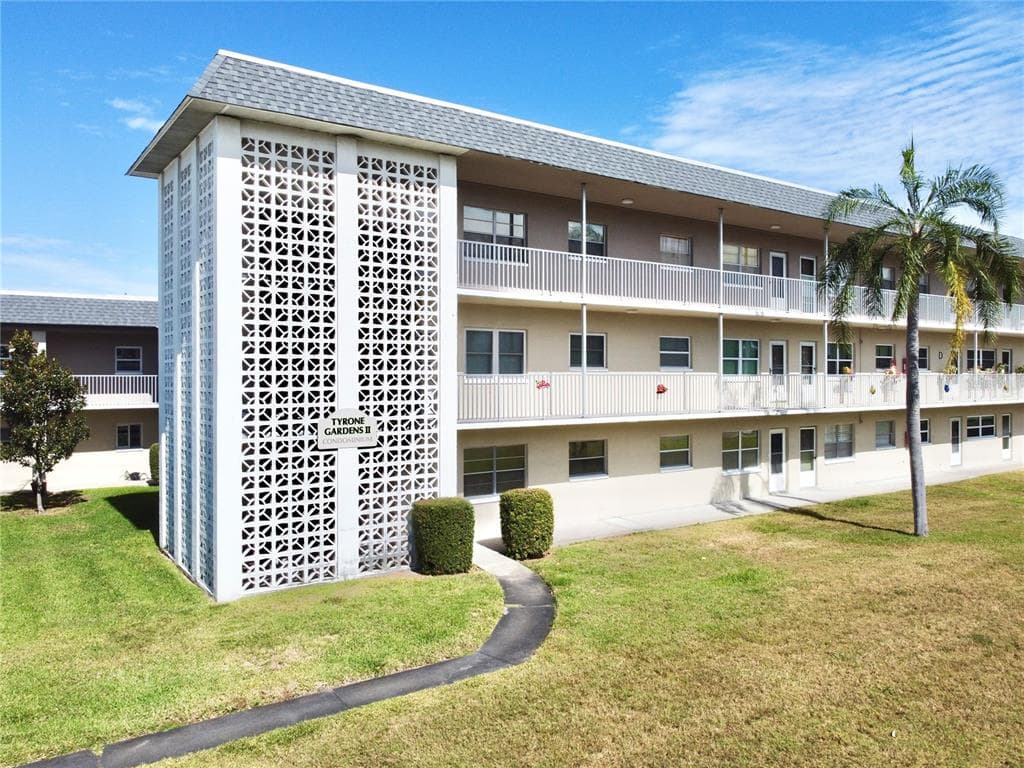 5725 12TH AVENUE N UNIT 201D ST PETERSBURG, FL 33710