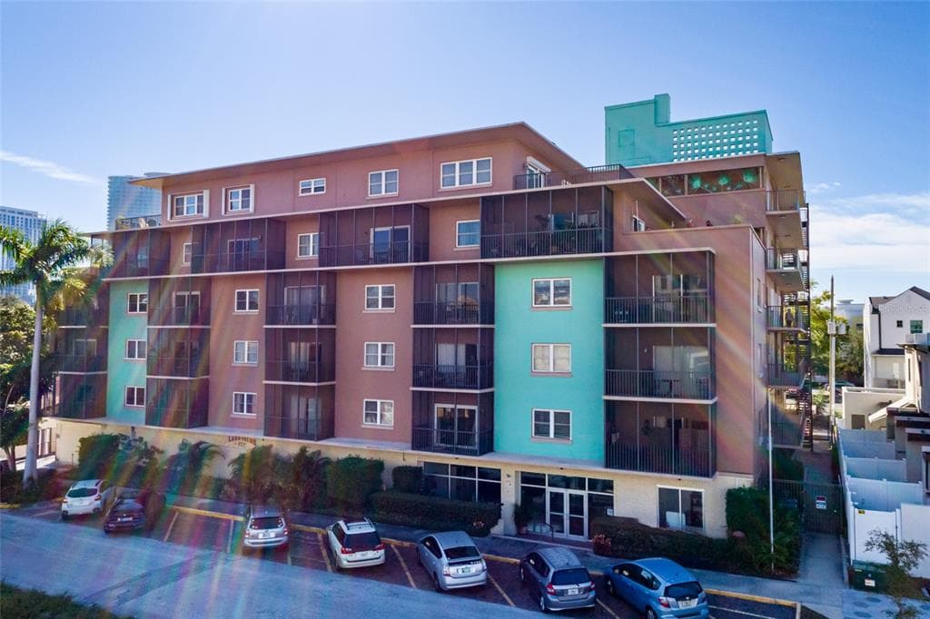 750 BURLINGTON AVENUE N UNIT 5B ST PETERSBURG, FL 33701