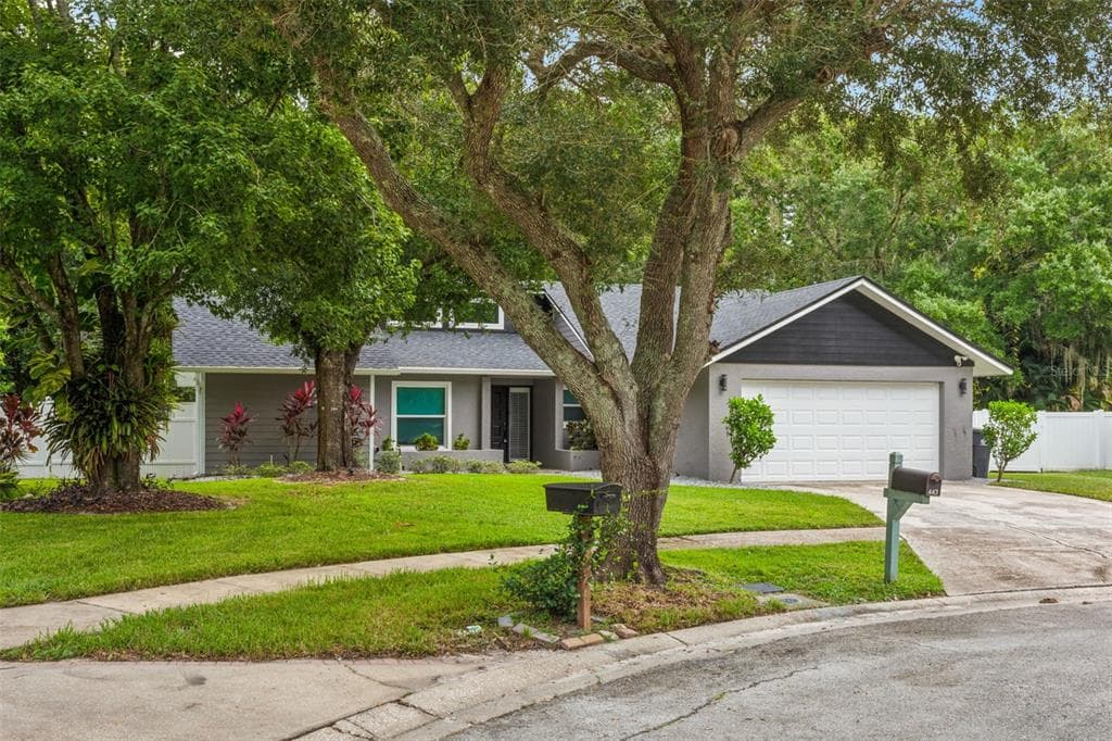 4401 SUMMER OAK DRIVE TAMPA, FL 33618