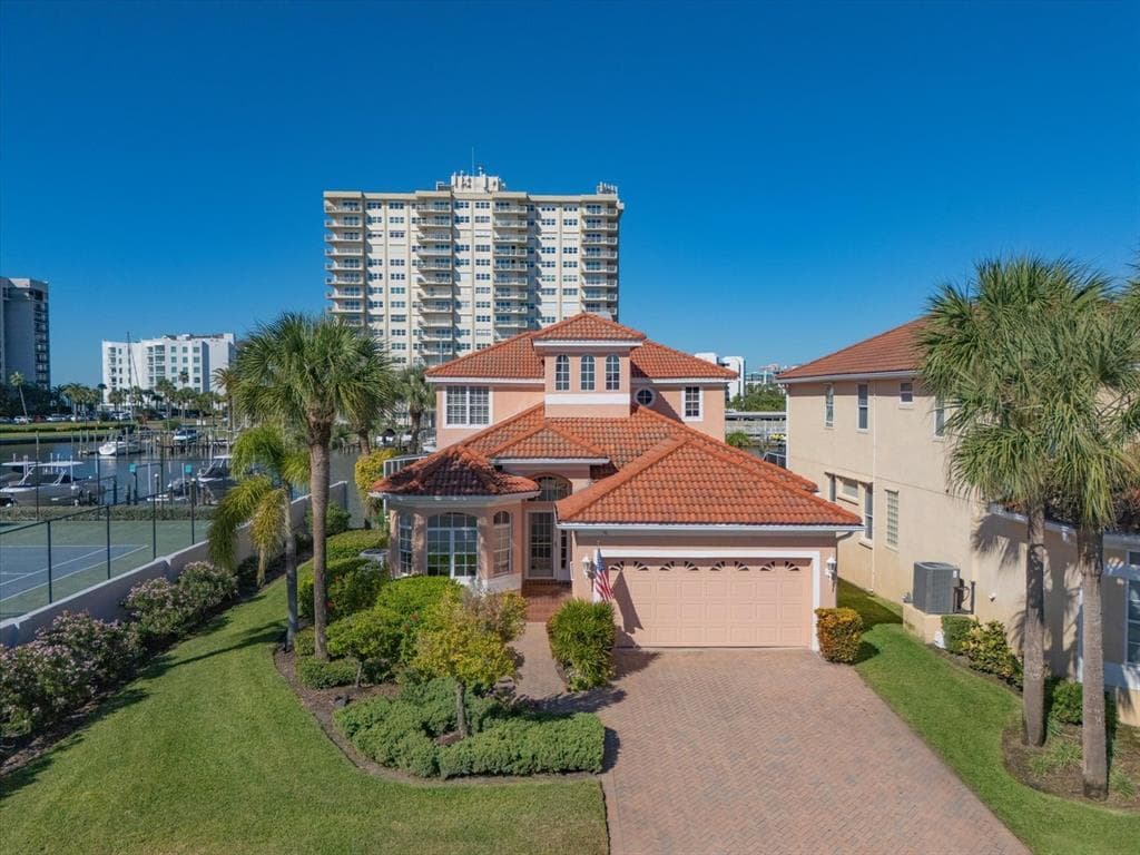 1648 SAND KEY ESTATES COURT CLEARWATER BEACH, FL 33767