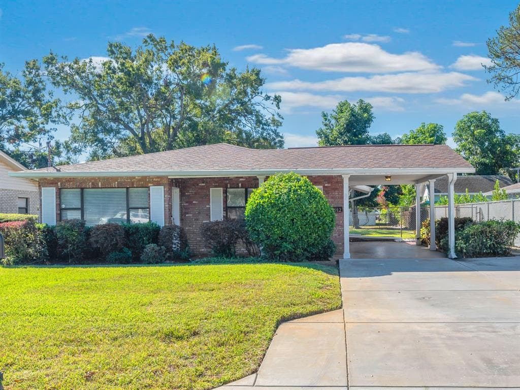 2912 W LAKE AVENUE TAMPA, FL 33607