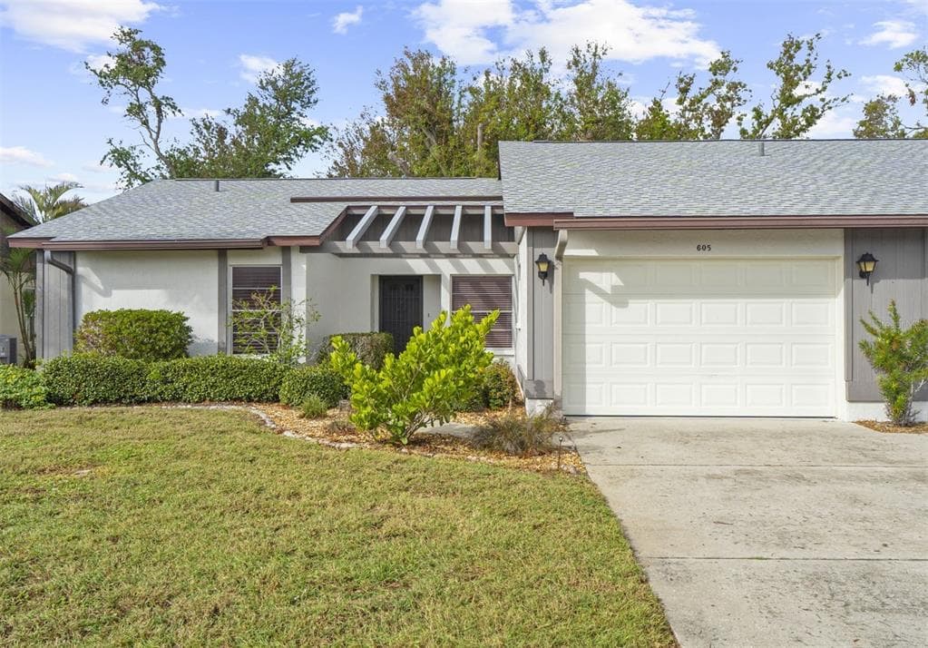 605 APPLE LANE ENGLEWOOD, FL 34223
