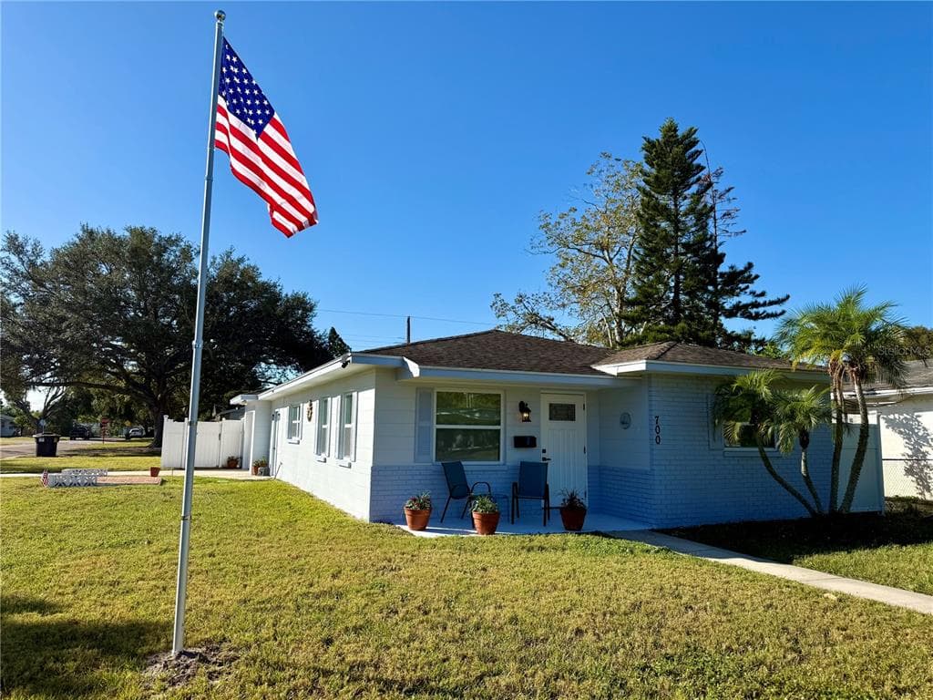 700 74TH AVENUE N ST PETERSBURG, FL 33702