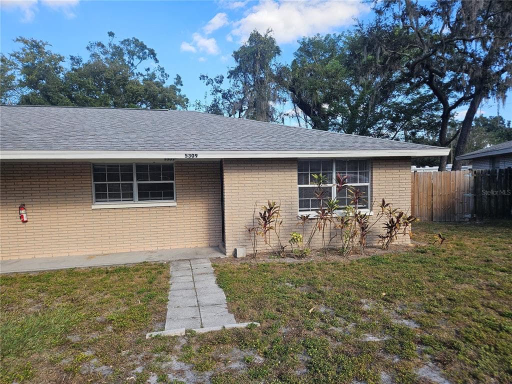 5309 OAKWOOD COURT UNIT 19 TAMPA, FL 33610
