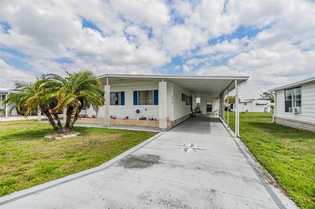 4618 NEWCOMB AVENUE ZEPHYRHILLS, FL 33541