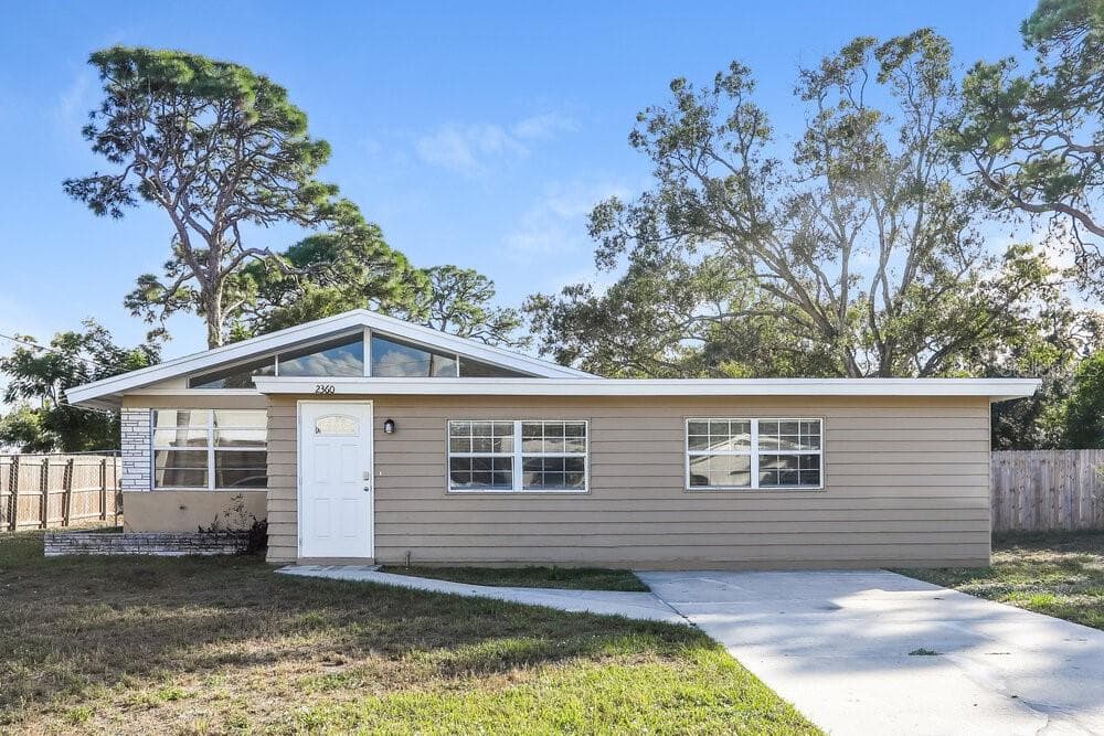2360 NOVUS STREET SARASOTA, FL 34237