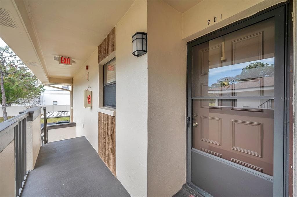 2700 NEBRASKA AVENUE UNIT 3-201 PALM HARBOR, FL 34684
