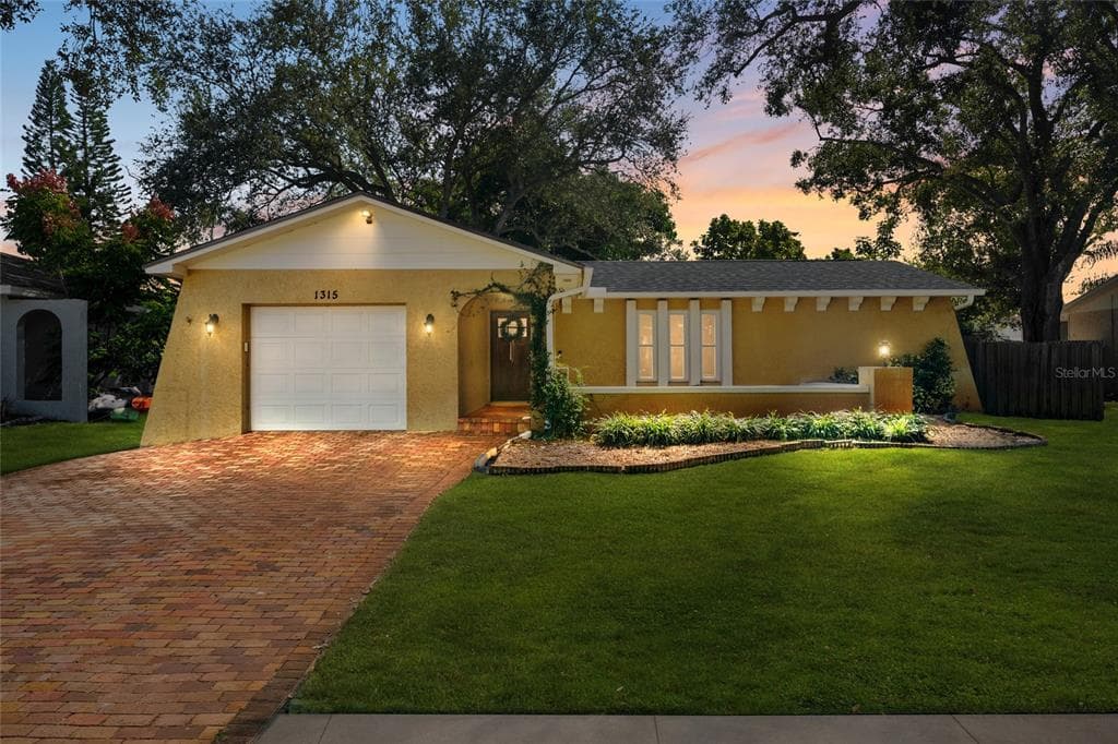 1315 CASTLEWORKS LANE TARPON SPRINGS, FL 34689