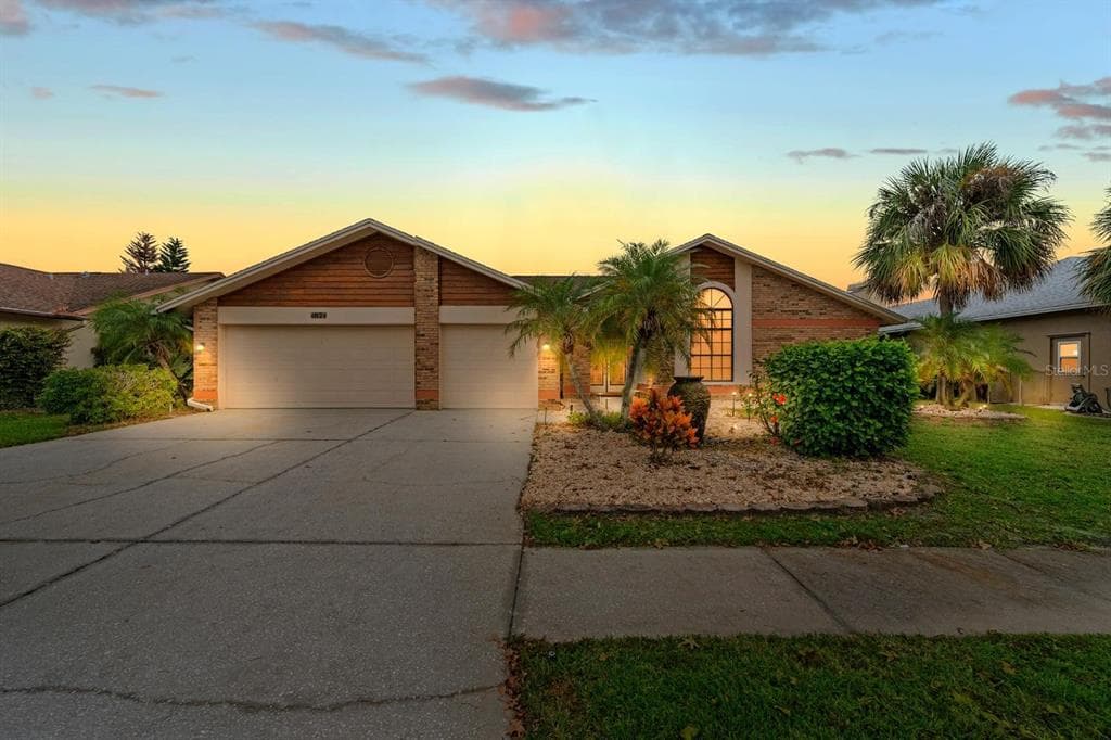 1831 STABLE TRAIL PALM HARBOR, FL 34685