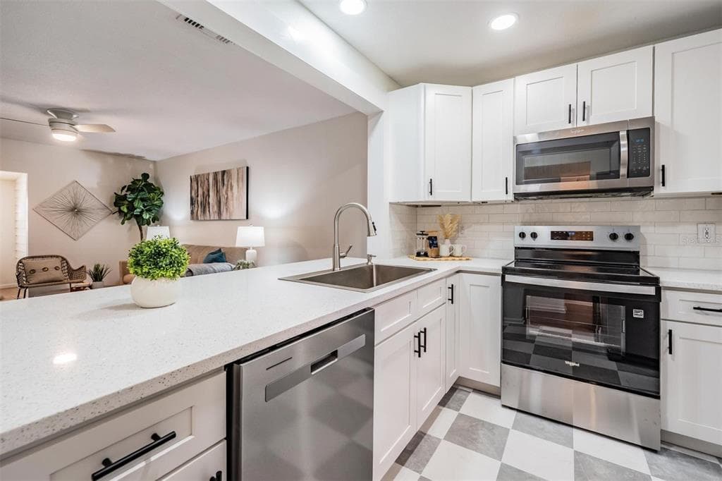 14818 WINDING CREEK COURT TAMPA, FL 33613