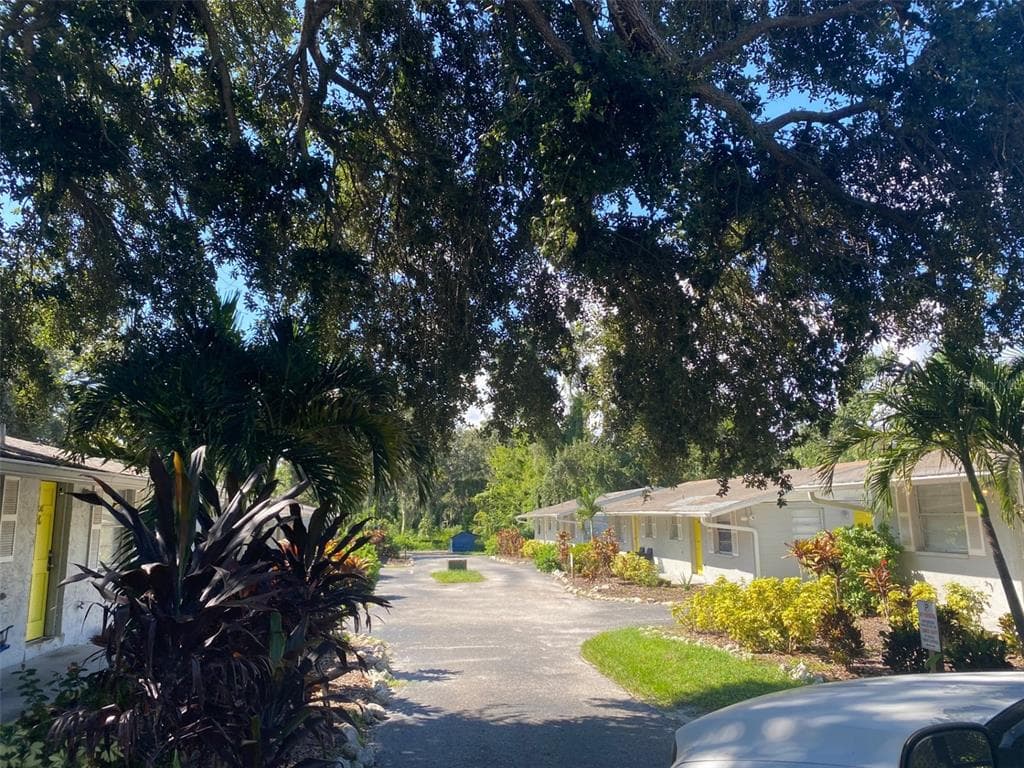 8011 EMI ANN LANE RIVERVIEW, FL 33578