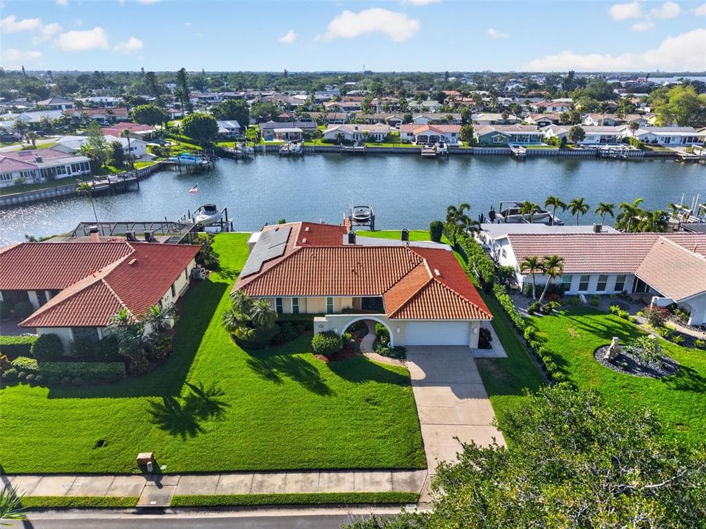 4712 OVERLOOK DRIVE NE ST PETERSBURG, FL 33703