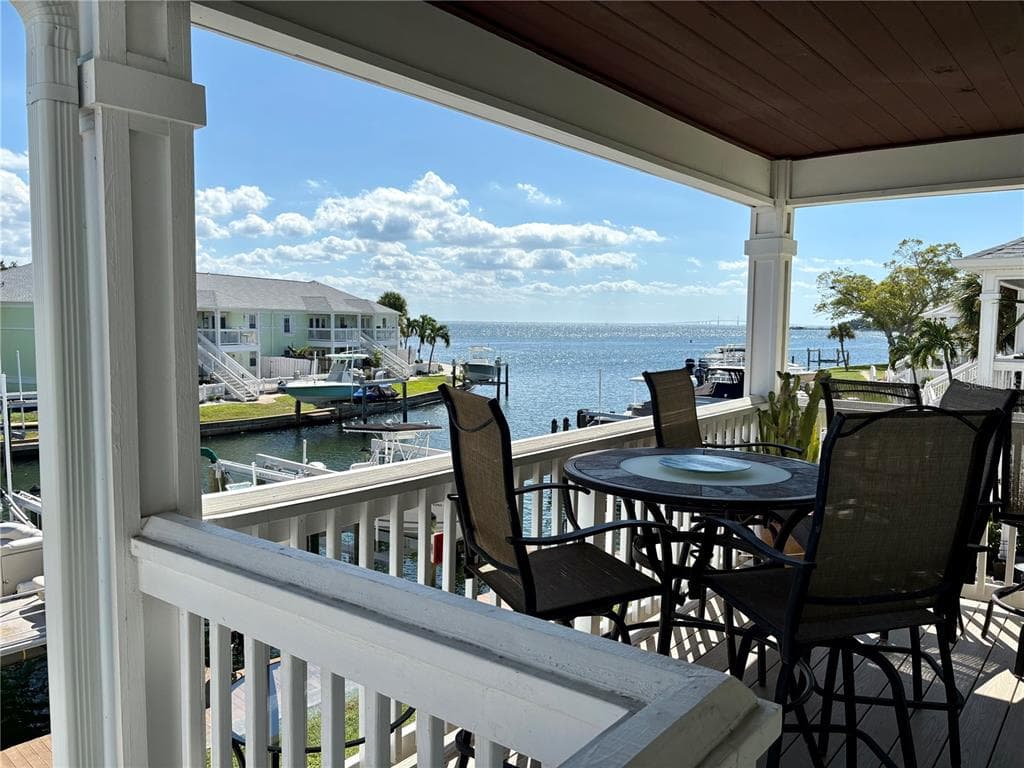 5184 BEACH DRIVE SE UNIT D ST PETERSBURG, FL 33705