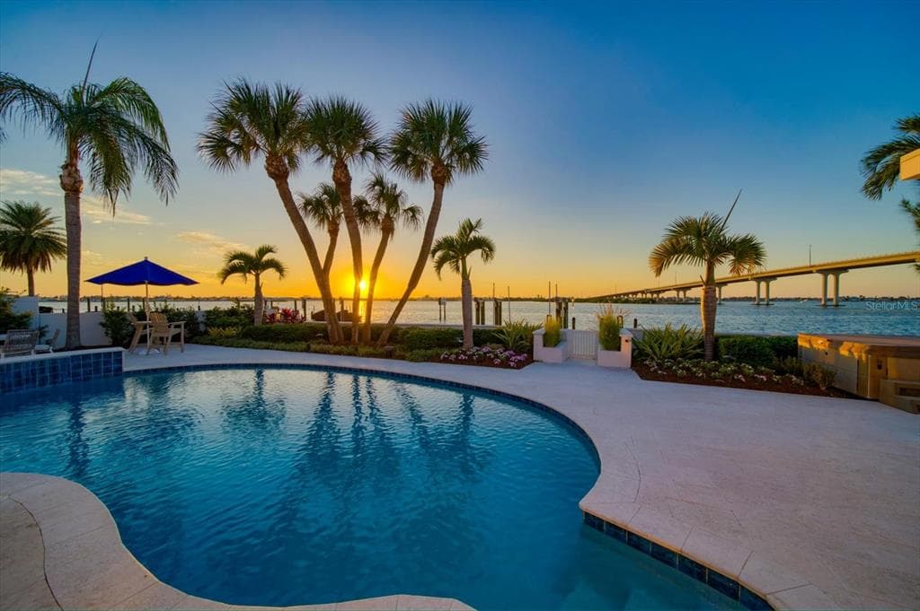 106 DRIFTWOOD LANE LARGO, FL 33770