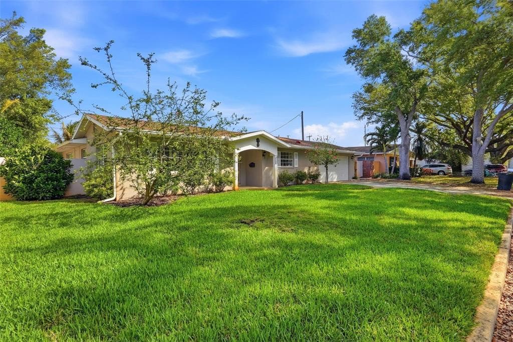 8235 39TH AVENUE N ST PETERSBURG, FL 33709