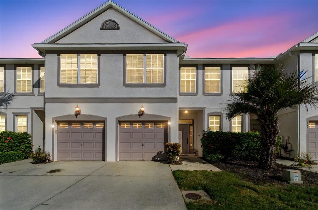 571 SHOREHAM COURT NE ST PETERSBURG, FL 33716
