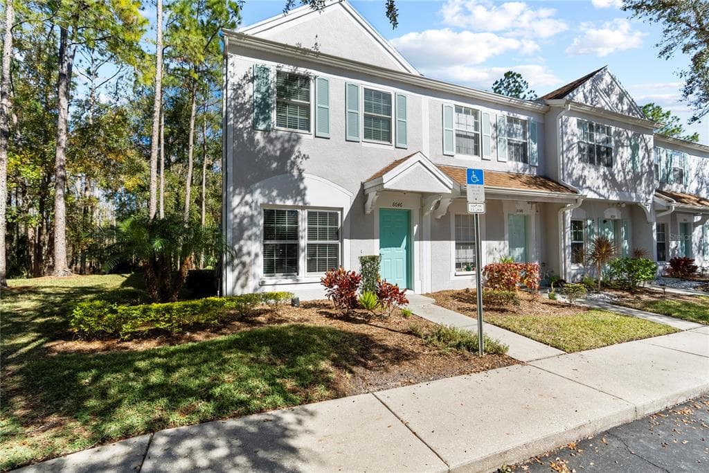 8646 HUNTERS KEY CIRCLE TAMPA, FL 33647