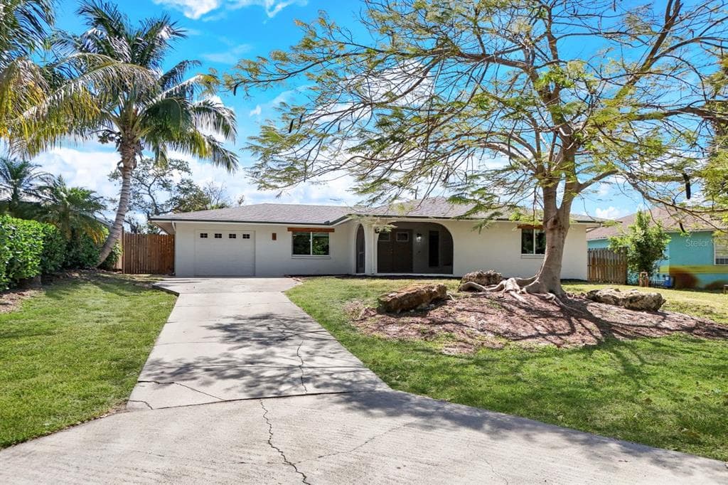 79 CONSTITUTION DRIVE NAPLES, FL 34112