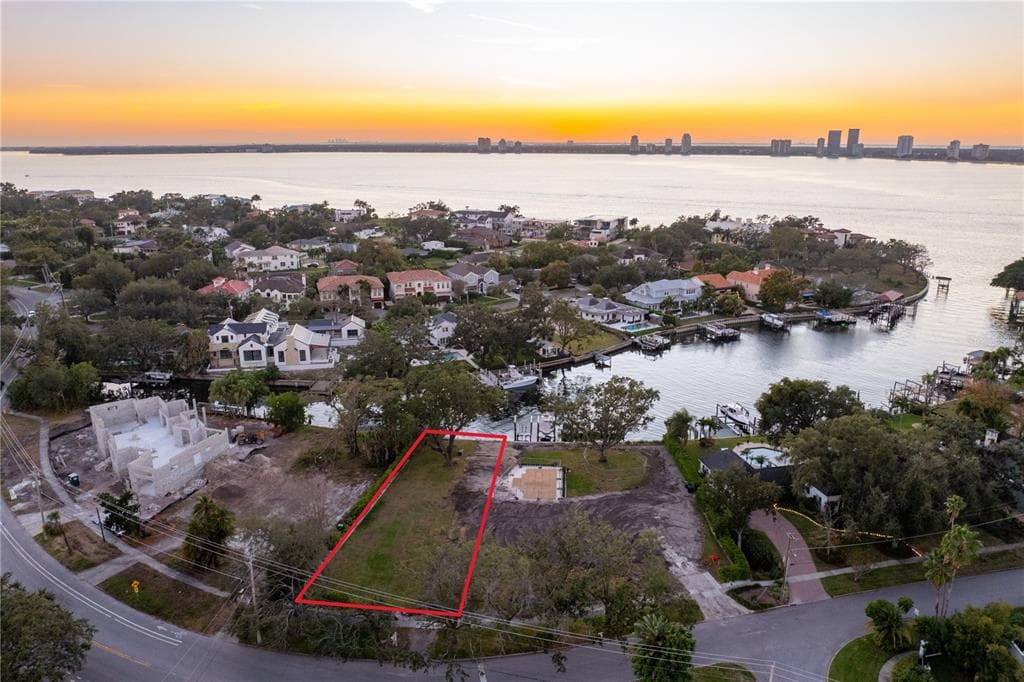 420 BLANCA AVENUE TAMPA, FL 33606